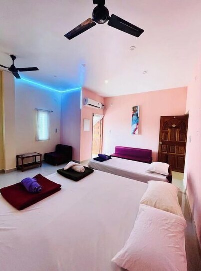 Luxurious private room with a lakeview.