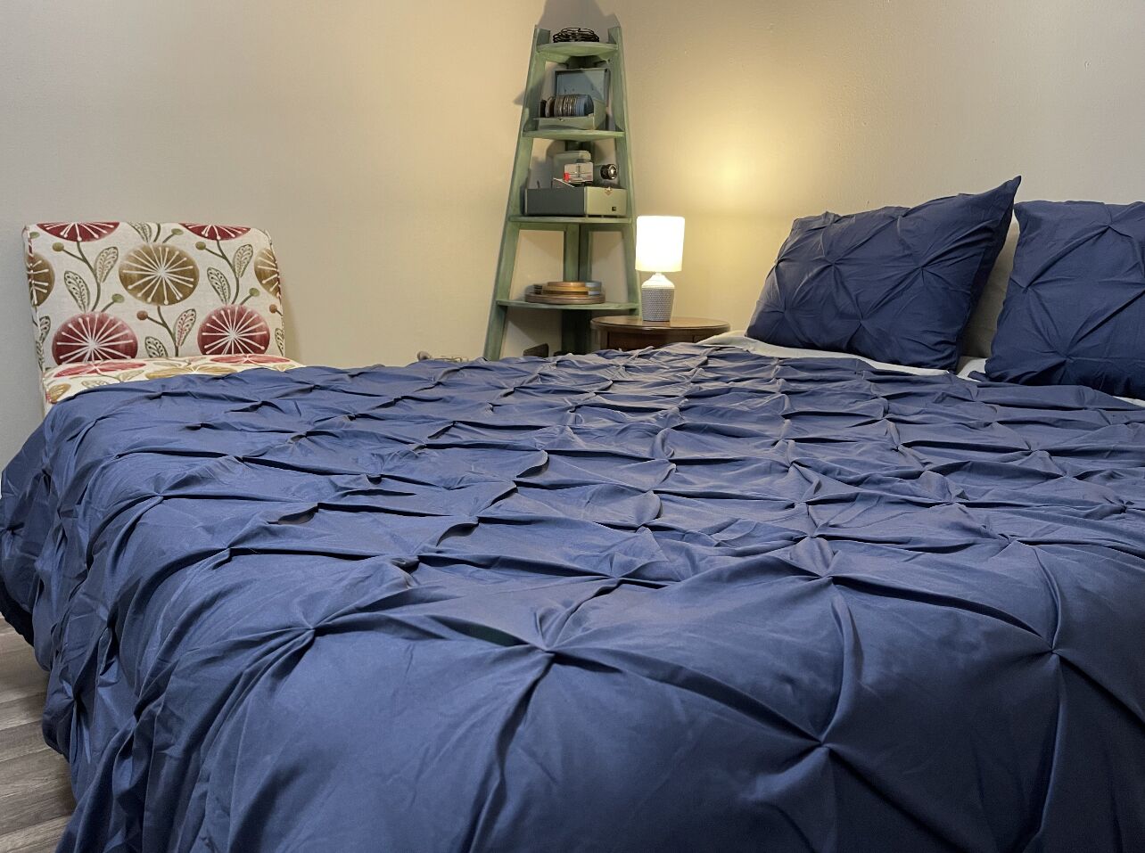 3 bedrooms, desk, iron/ironing board, travel cot