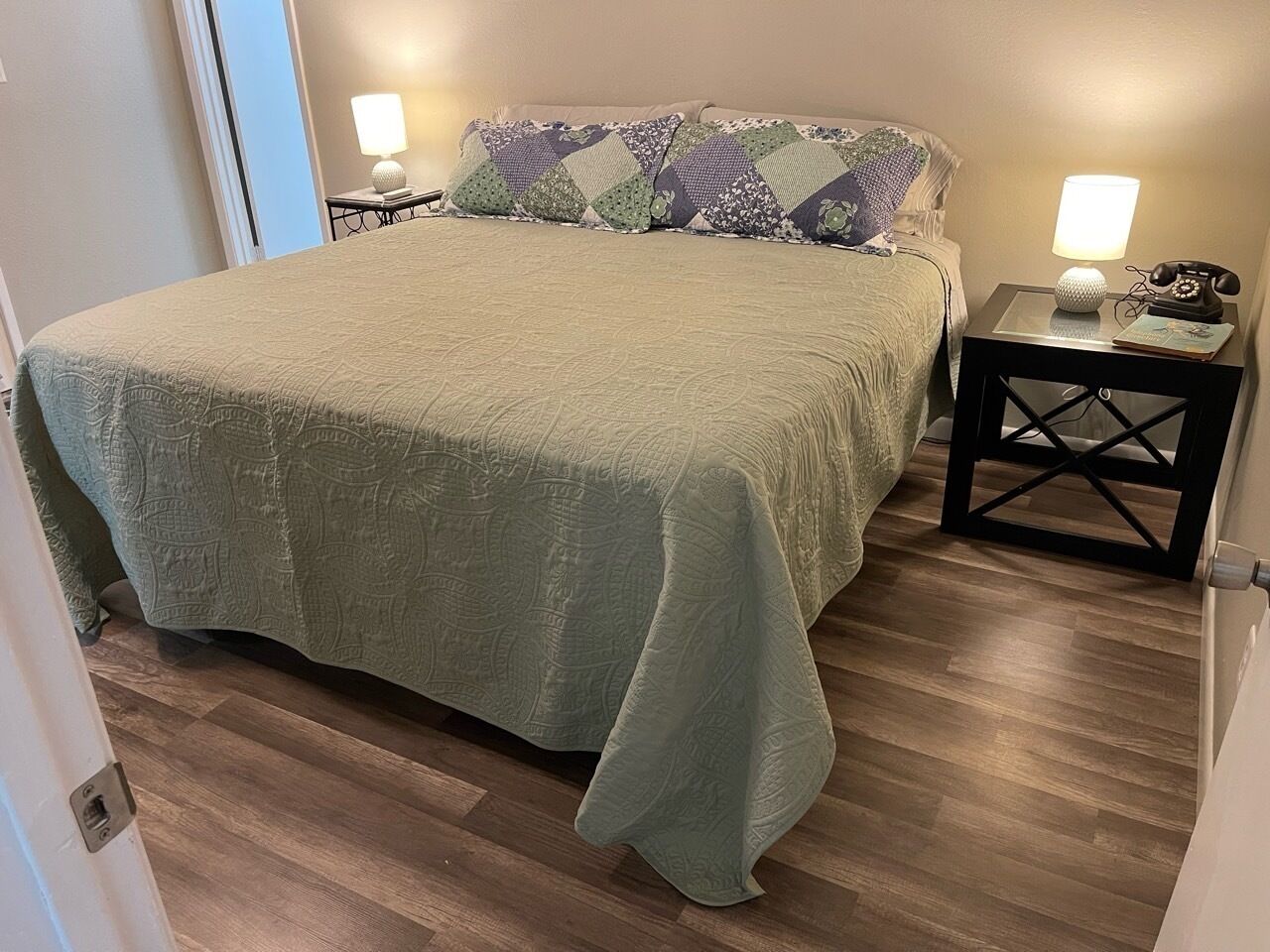 3 Schlafzimmer, Schreibtisch, Bügeleisen/Bügelbrett, Reisekinderbett