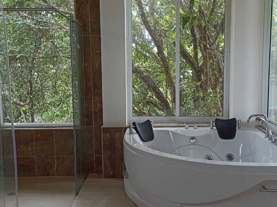 Elite Double Room | Bathroom | Towels