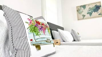 2 bedrooms, iron/ironing board, travel crib, WiFi (free)