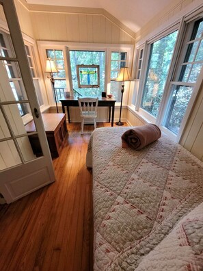 3 bedrooms, desk, free WiFi, bed sheets