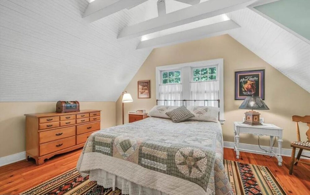 Calm Winter Retreat in the Woods! Warm & Cozy Cottage Hideaway in Mt