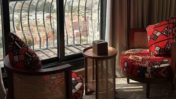 Zimmersafe, Verdunkelungsvorhänge, kostenloses WLAN