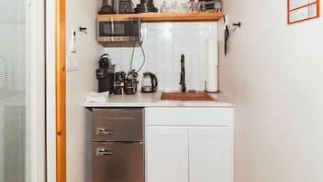 Frigorífic, microones i cafetera i tetera