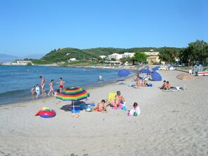 In Strandnähe, Liegestühle, Strandtücher