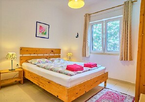 2 bedrooms, travel cot, free WiFi, bed sheets - Holiday Home "Nora" with 2 Apartments and Shared Pool - Sea Breeze 1 (Agios Spiridon)