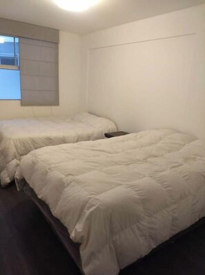 Desk, iron/ironing board, free WiFi, bed sheets - Modern Apartment Park View (Lima)