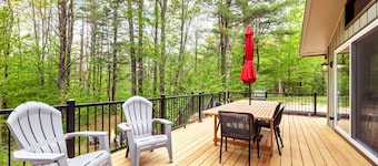 Cozy, Pet-Friendly Escape Near Lake & Mountains