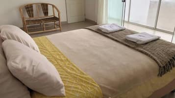 10 chambres, bureau, fer et planche Ă  repasser, draps fournis