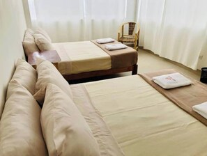 10 habitaciones, escritorio y tabla de planchar con plancha 