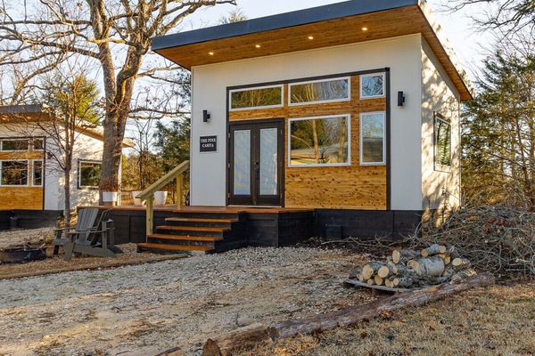Romantic cabin getaway Athens TX