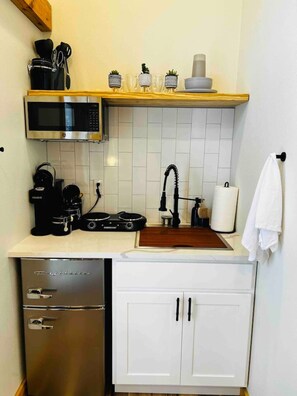 Fridge, microwave, coffee/tea maker, cookware/dishes/utensils