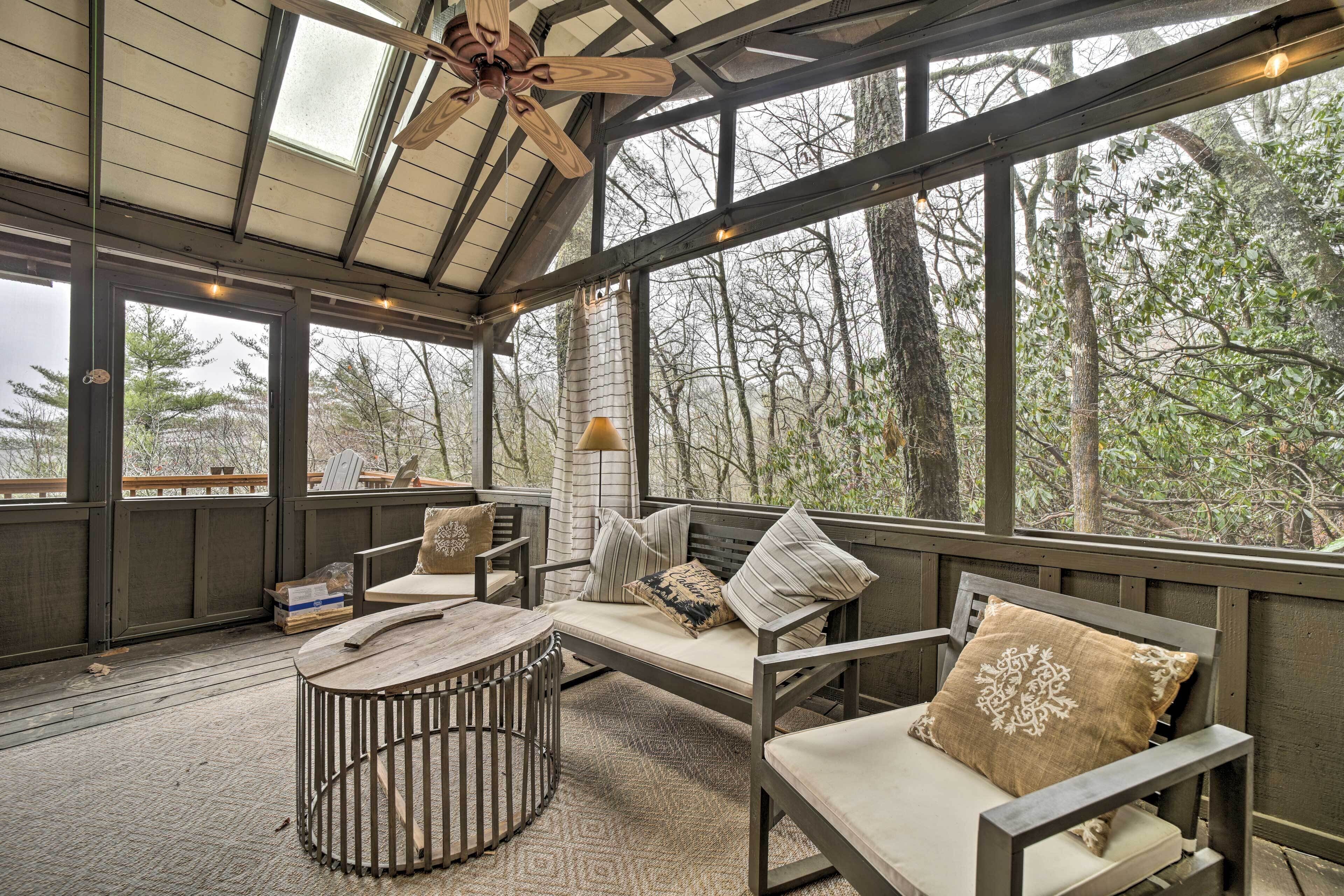 Chic Cashiers Cabin: Mountain View, Screened Porch