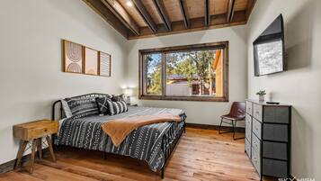 3 soverom, strykejern/-brett, reiseseng for barn og wi-fi (inkludert)