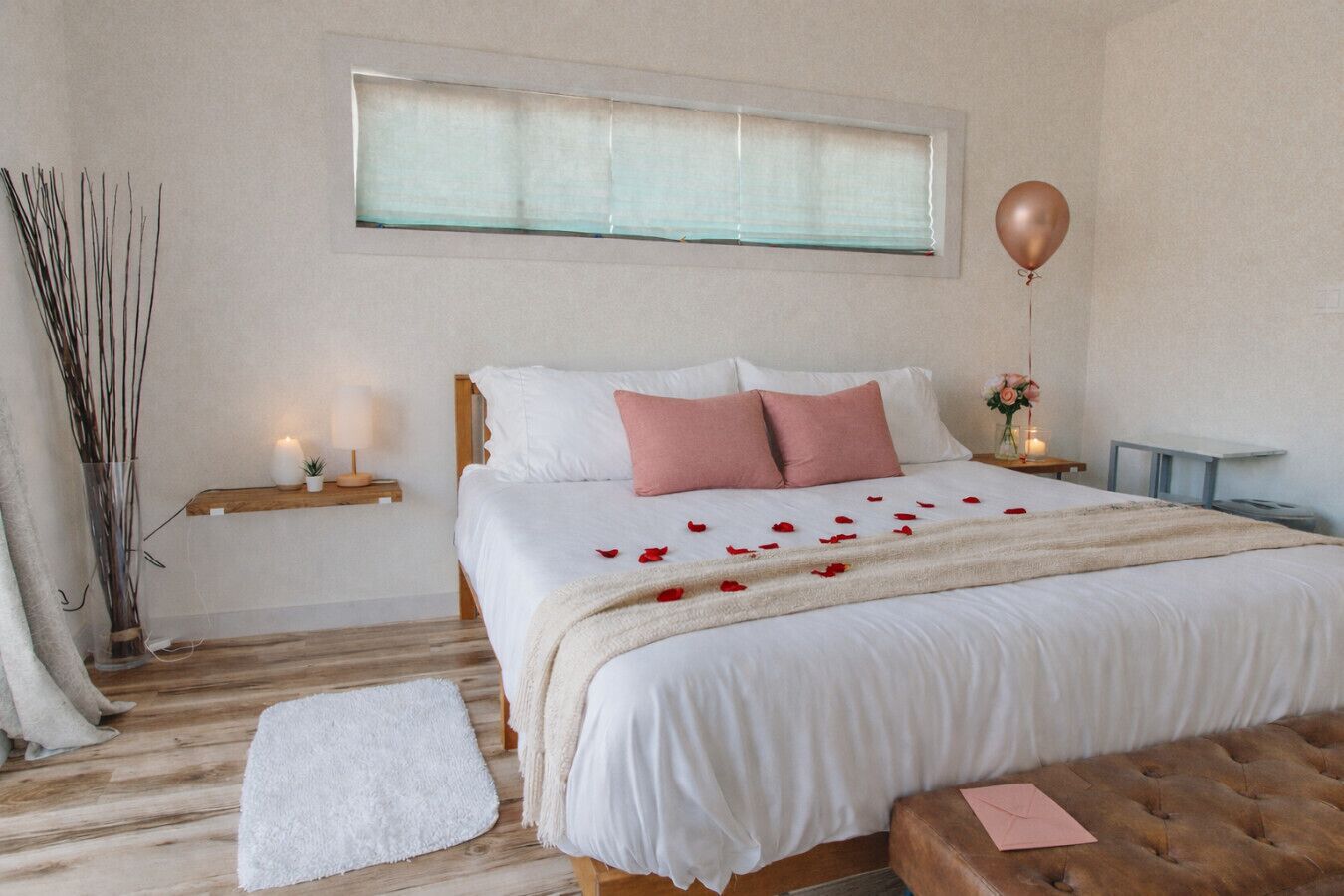 2 habitaciones, escritorio, tabla de planchar con plancha y wifi 