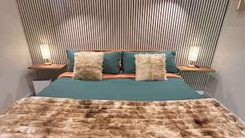 2 bedrooms, desk, iron/ironing board, WiFi