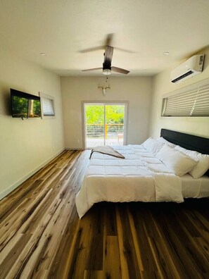 2 bedrooms, desk, iron/ironing board, WiFi
