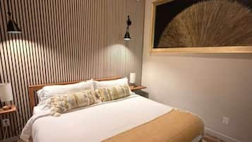 2 bedrooms, desk, iron/ironing board, WiFi