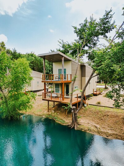 Villa 3 · Restful Waterfront 2br/2ba Villa w amazing view V3