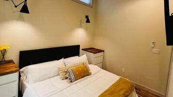 2 bedrooms, desk, iron/ironing board, WiFi