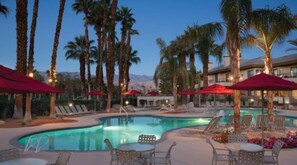 Piscina all'aperto, una piscina riscaldata