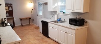 Secluded Lake House on quiet CuldeSac