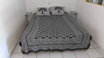1 bedroom, WiFi (free), bed sheets