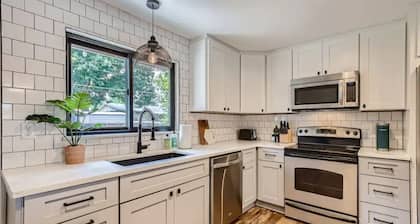 Cozy Denver Retreat - 15min to DT - Fire Pit