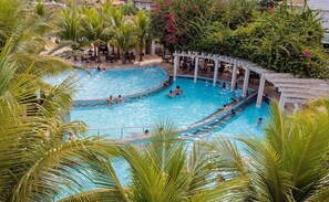 12 outdoor pools, pool umbrellas, sun loungers - Resort Lacqua Diroma (Caldas Novas)