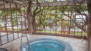 Bồn tắm spa ngoài trời