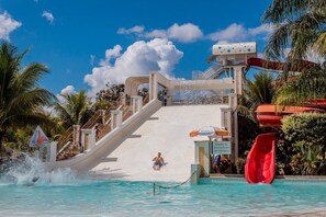 12 outdoor pools, pool umbrellas, pool loungers - Resort Lacqua Diroma (Caldas Novas)