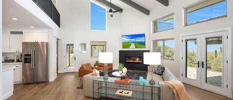 スマートテレビ、暖炉、ステレオ、プリンター