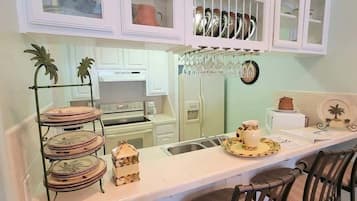 Condo, 2 Bedrooms | Private kitchen | Fridge, oven, coffee/tea maker, toaster