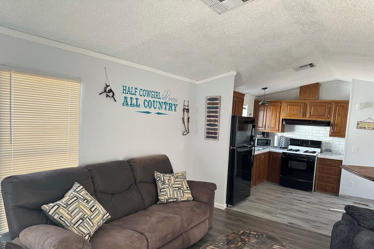 Deluxe Mobile Home | 2 bedrooms, Egyptian cotton sheets, premium bedding