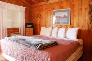 Egyptian cotton sheets, premium bedding, individually furnished