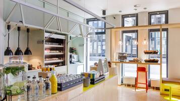 Daily continental breakfast (EUR 17 per person)