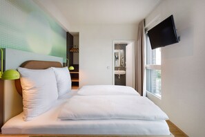 Habitación doble estándar | Escritorio, espacio para trabajar con laptop y insonorización 