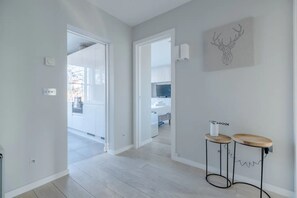 Basic Apartment, Multiple Beds | Interior - Modern and Luxurious 2 Bedroom Flat - Barons Court (London)
