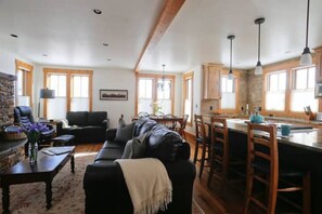 Smart-TV, peis og bøker