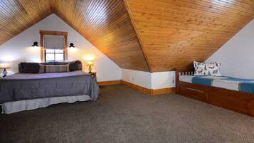 3 bedrooms, desk, iron/ironing board, travel crib