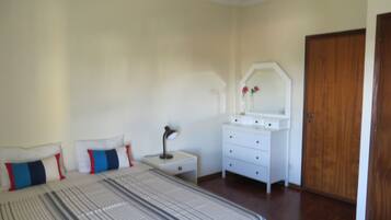 3 bedrooms, WiFi, bed sheets