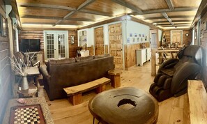 Interior - Beautiful log cabin close to all the wonders of the Adirondacks! (Johnsburg)