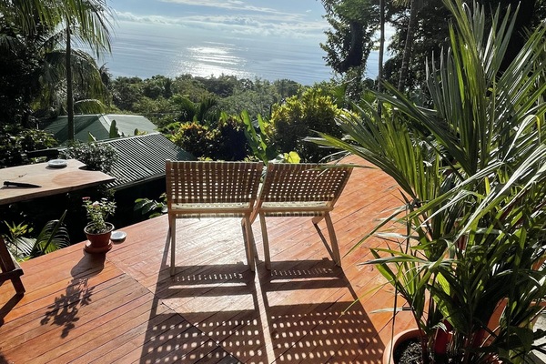 Single Room, Garden View | Living area