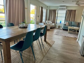 Dining - Screened Heated Pool, Game Room near AMI and IMG (Bradenton)