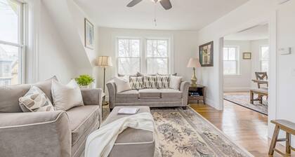 Cozy Modern Victorian Home - 10 mins to Downtown Providence