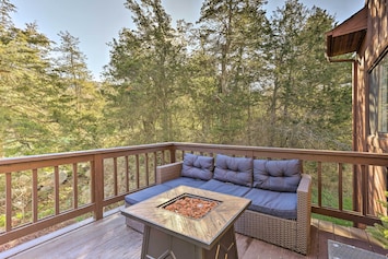 Vernon Township Vacation Rental | 3BR | 2BA | Stairs Required | 1,300 Sq Ft