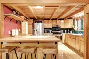 Køleskab, mikrobølgeovn, ovn, kogeplade