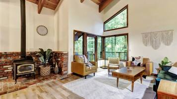 Smart TV, fireplace, ping pong, offices