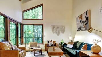 Smart TV, fireplace, table tennis, offices